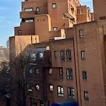 Stylish 1 Bed Apartment - Sleeps 4 & Free Parking