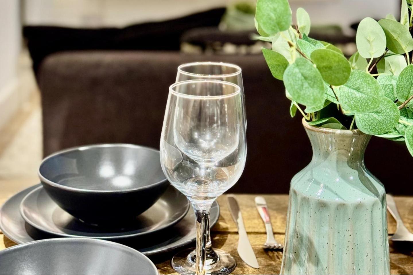 Stylish 1 Bed - Sleeps 4 & Free Parking *
