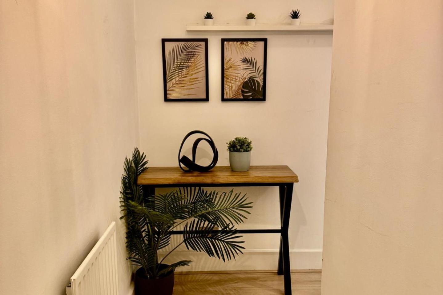 Stylish 1 Bed - Sleeps 4 & Free Parking * Londra