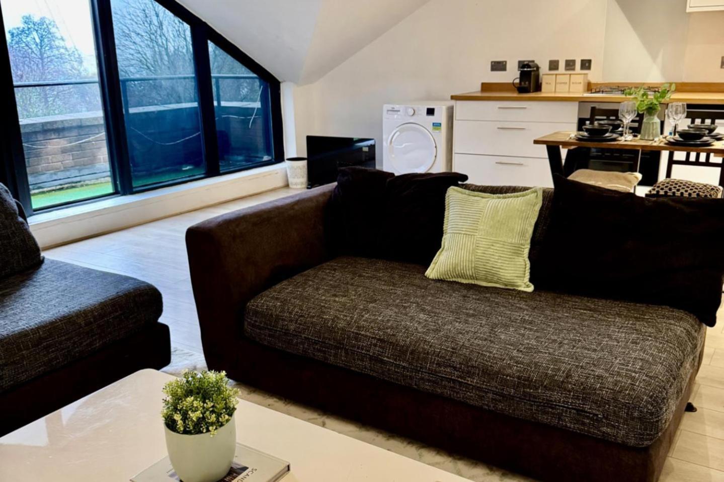 Stylish 1 Bed - Sleeps 4 & Free Parking * Londra