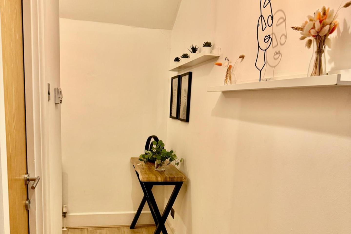 Stylish 1 Bed - Sleeps 4 & Free Parking